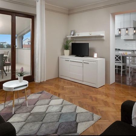 Apartments Sasha Pula Exterior photo