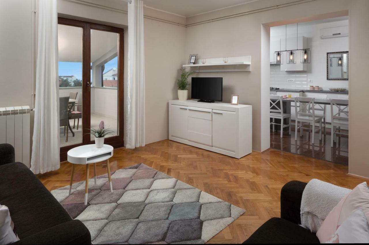 Apartments Sasha Pula Exterior photo