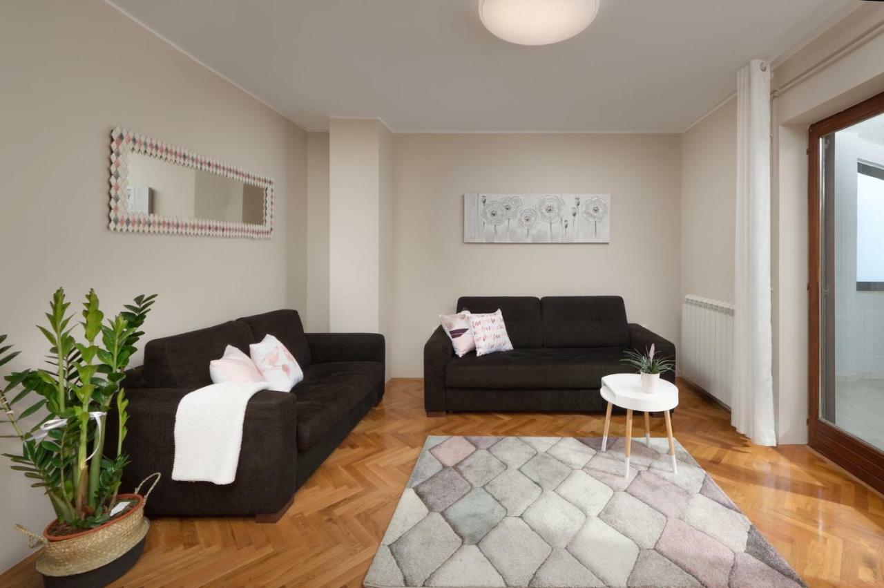 Apartments Sasha Pula Exterior photo