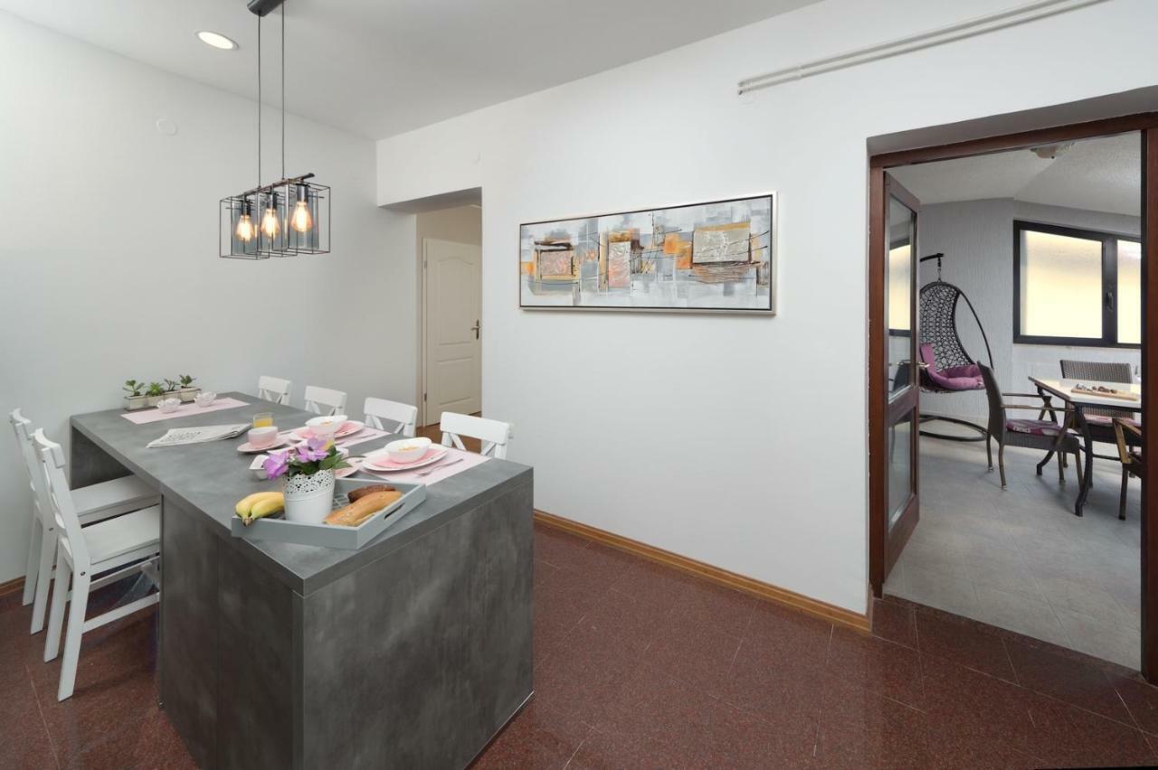 Apartments Sasha Pula Exterior photo